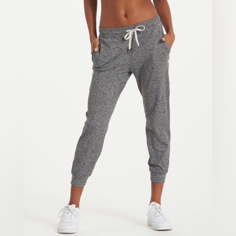 Vuori Performance Jogger Women’s in Heather Grey , size Small